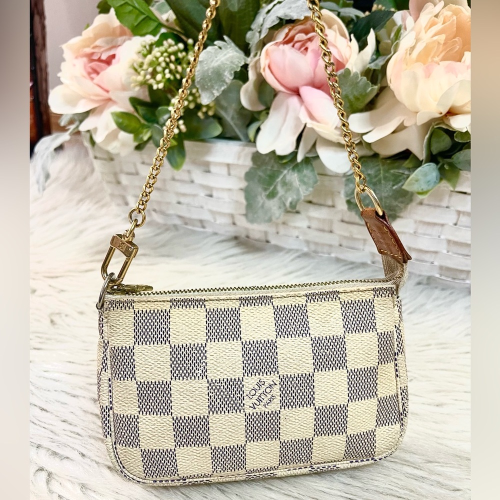 Authentic Louis Vuitton Pochette